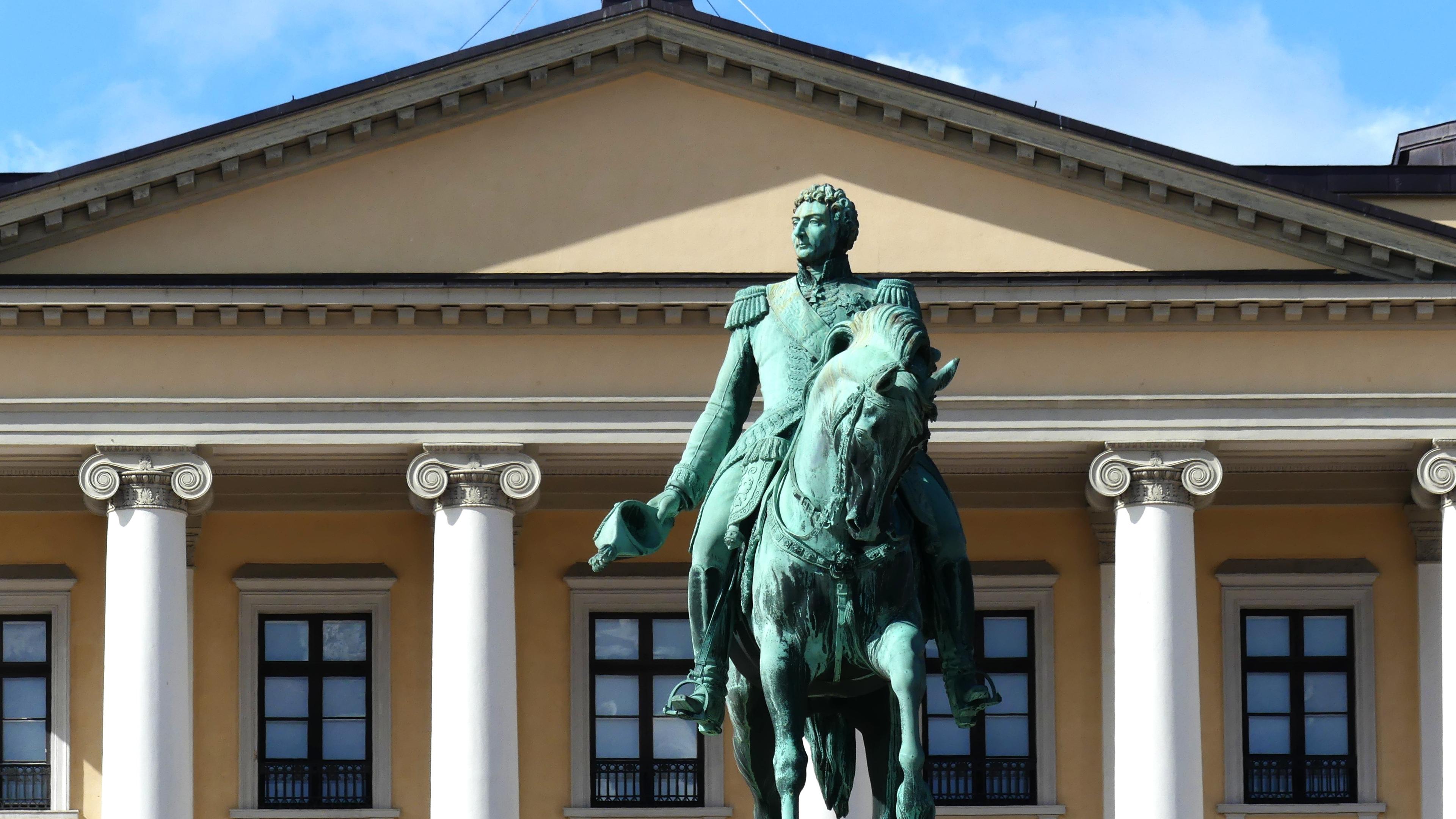 Rytterstatuen av Karl Johan foran Slottet i Oslo